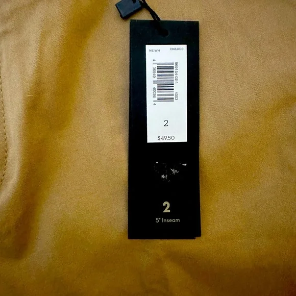 Banana Republic casual shorts, 5’ length. - Picture 5 of 6